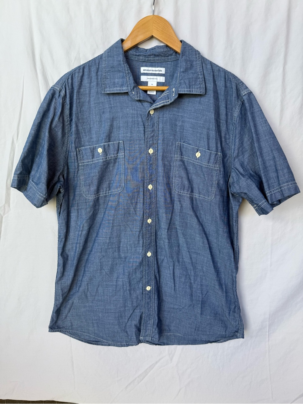 Amazon Essentials Men's Short-Sleeve Button-Down Shirt in Blue Chambray